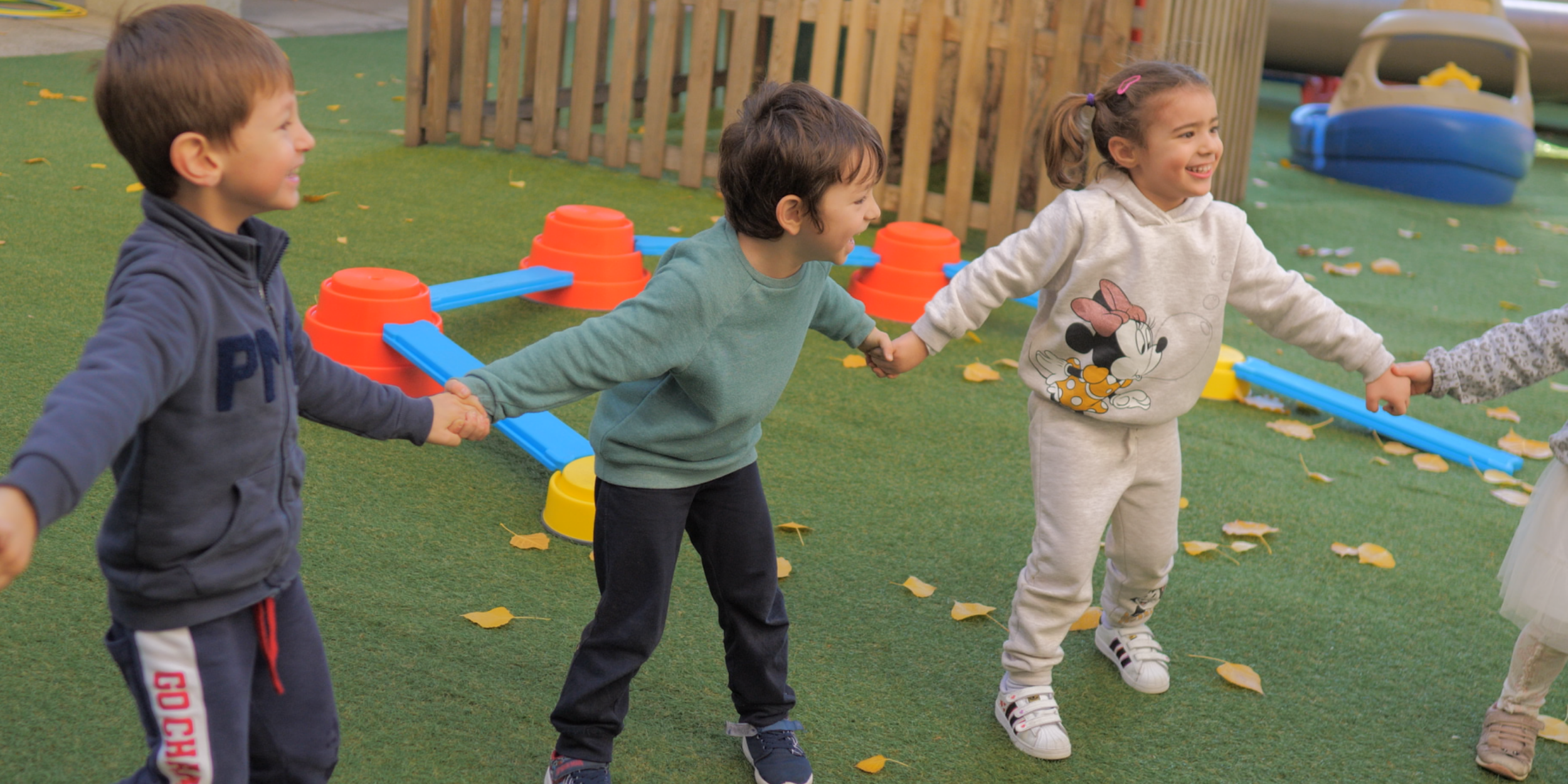 Crescere in movimento Crescere in movimento - Nuove Scuole Serristori
